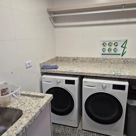 Studio Novo e completo perto da PUC-3